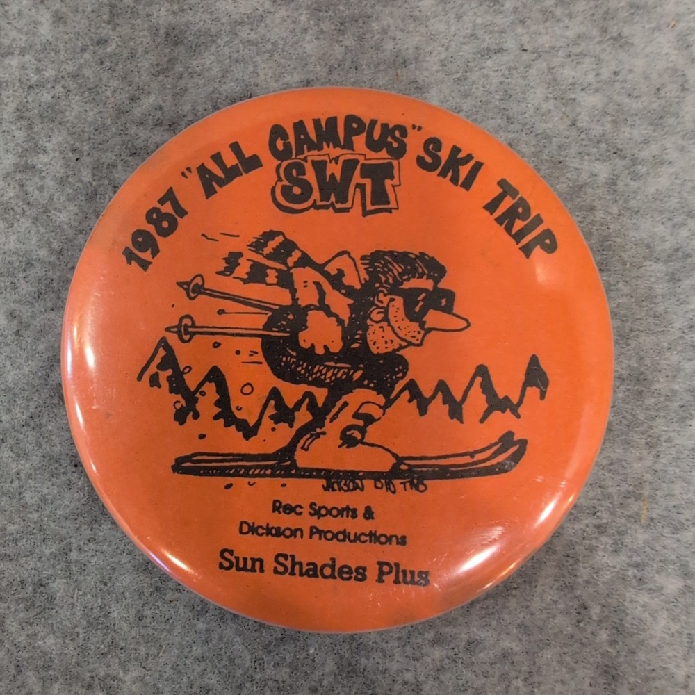 1987 All Campus Ski Trip SWT Button Pin Vtg Orange Skiing Auburn University - Picture 1 of 2